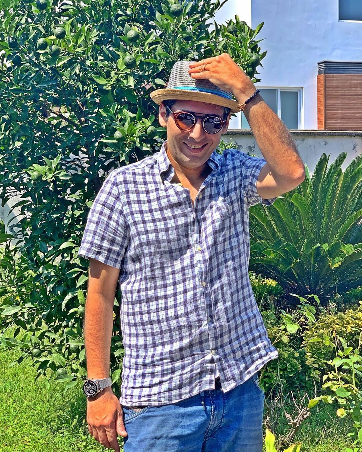 عرض ادب سرسبز حمید گودرزی از ویلایش+عکس