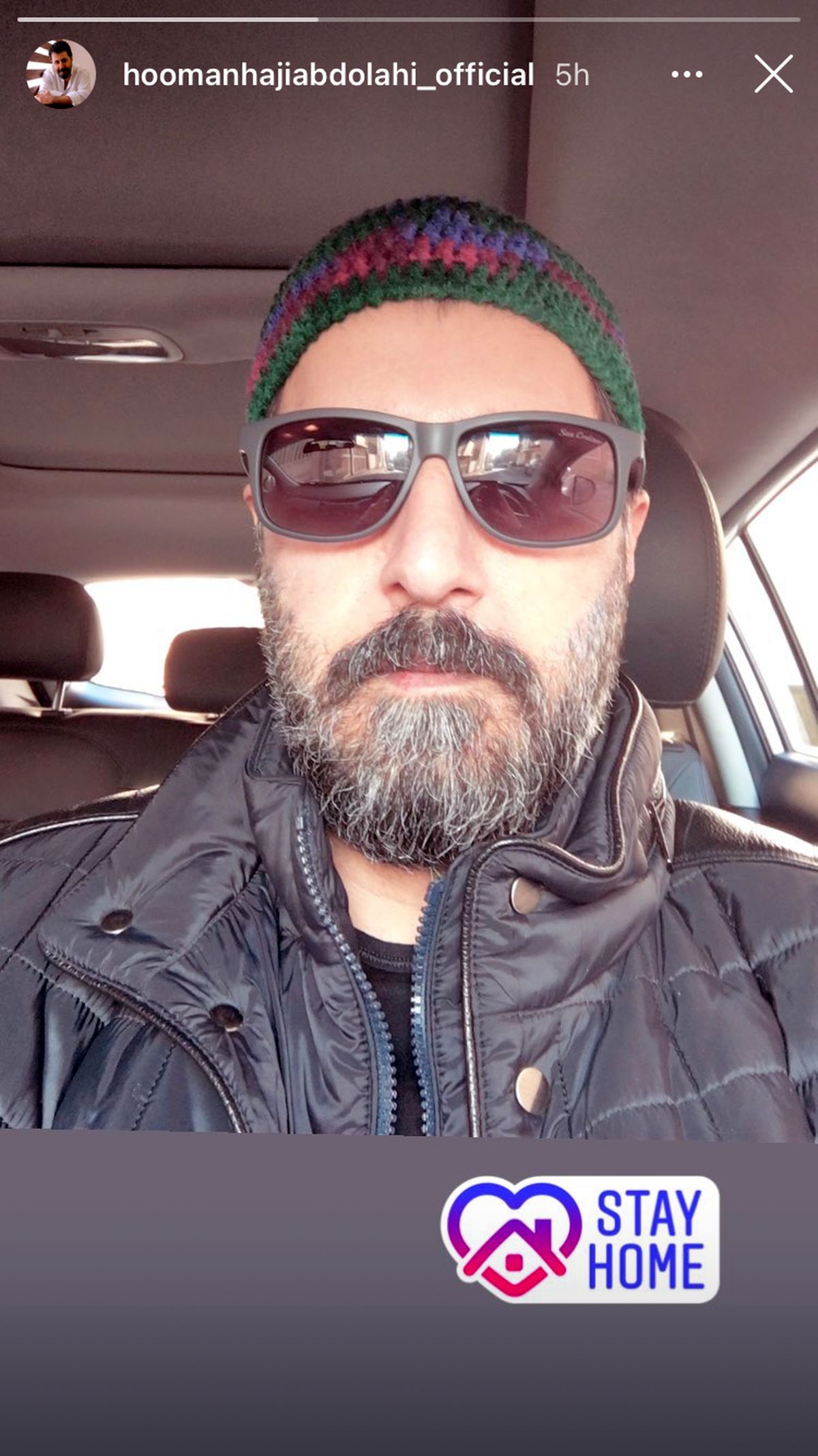 سلفی هومن حاجی عبداللهی در ماشینش + عکس
