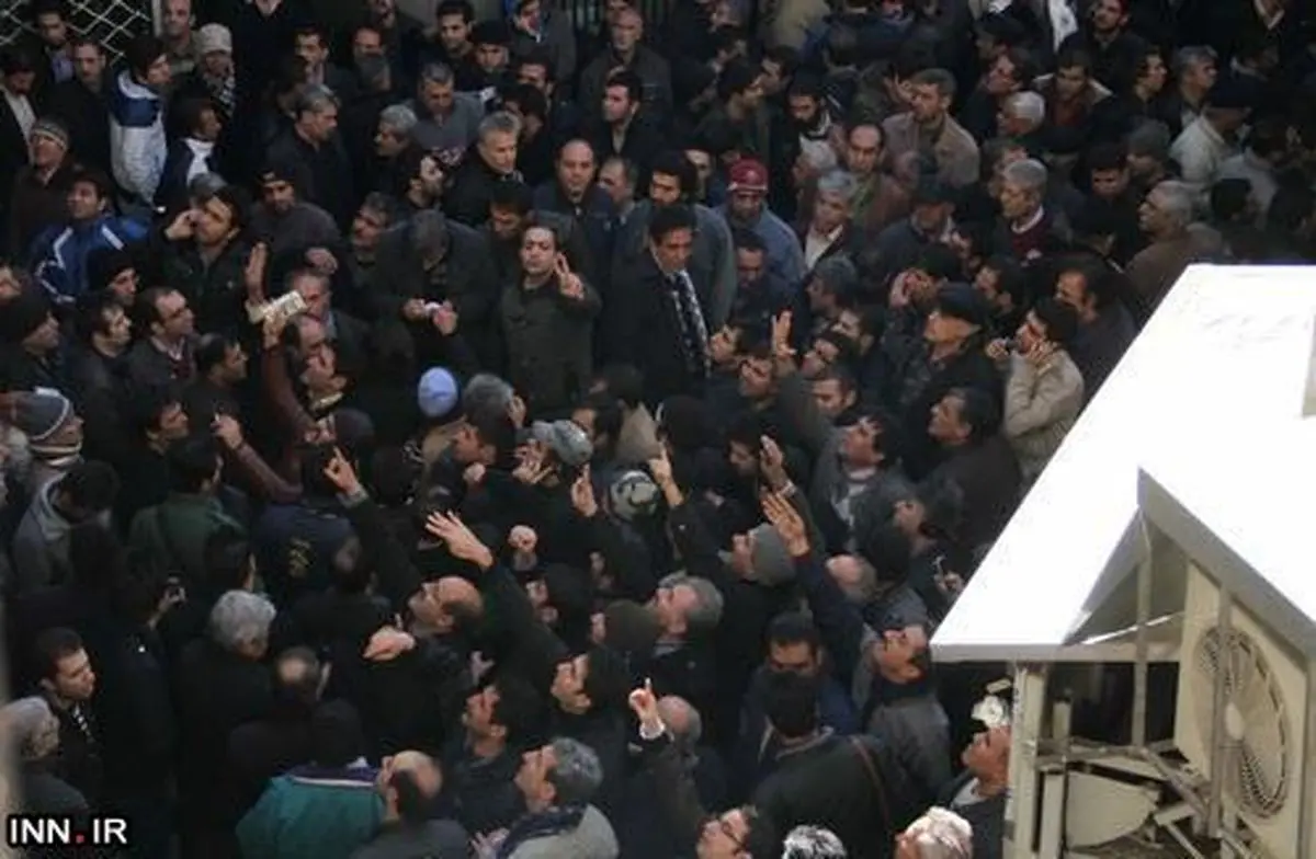 دلار ۲۸۵۰ تومان شد/فروشنده های خرد در میان خریداران کلان