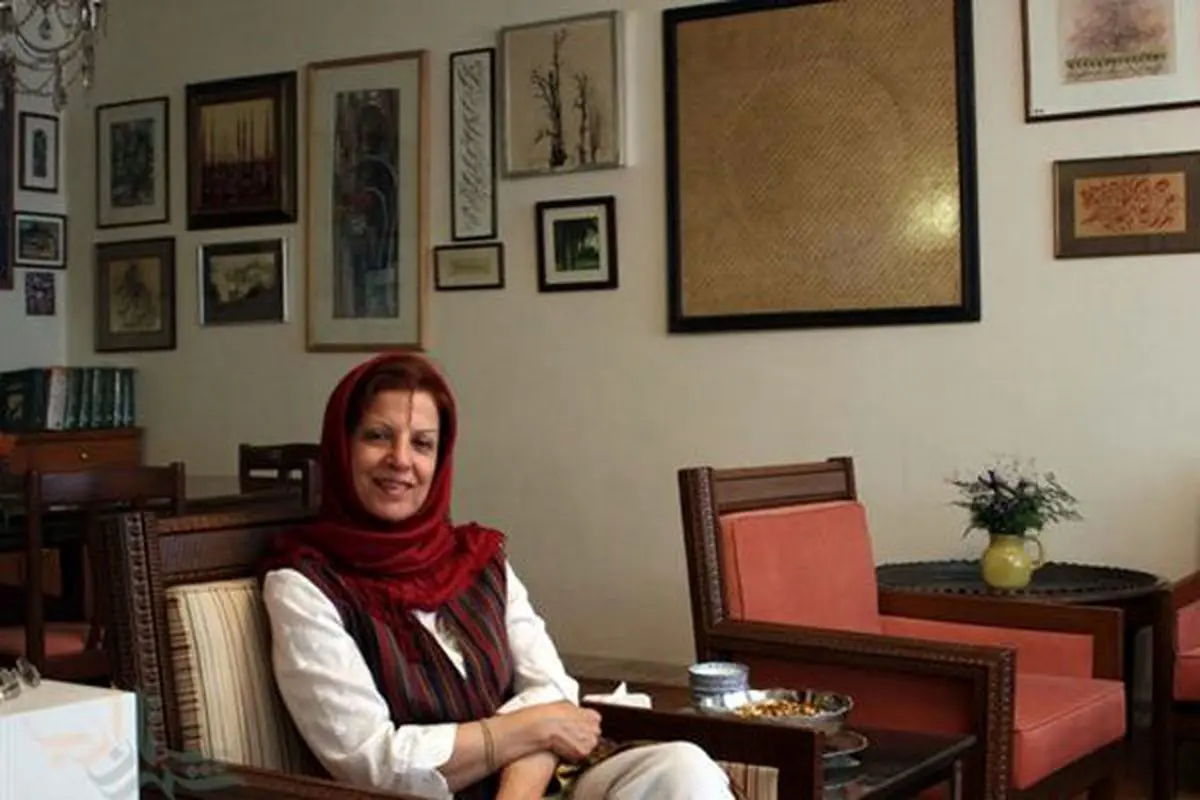 زنی که تهدید به آتش زدن کتاب های شوهرش کرد