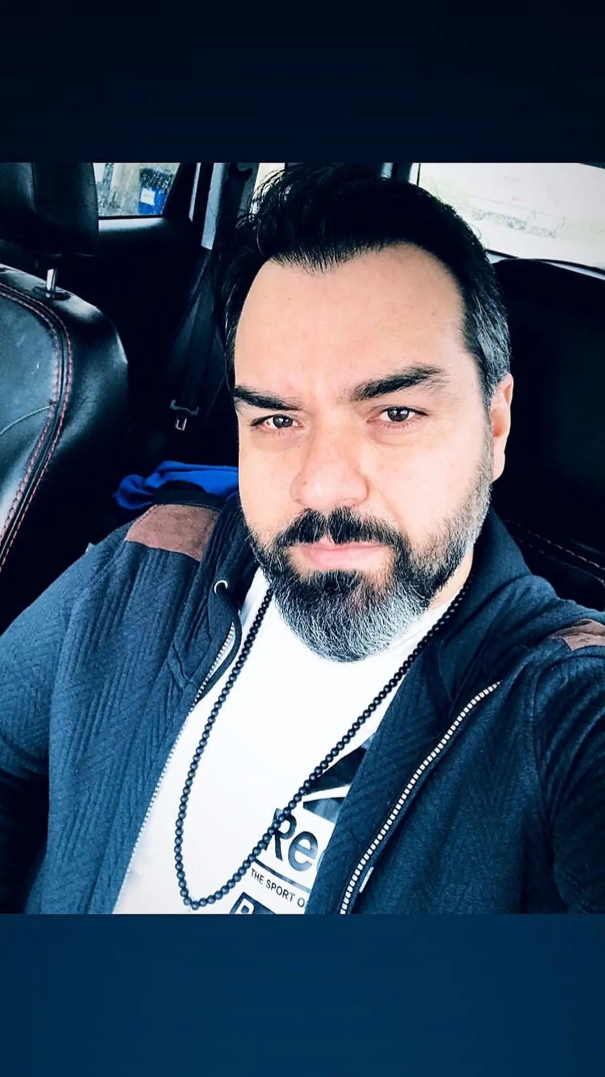 سلفی آقای بازیگر در ماشین شخصیش + عکس