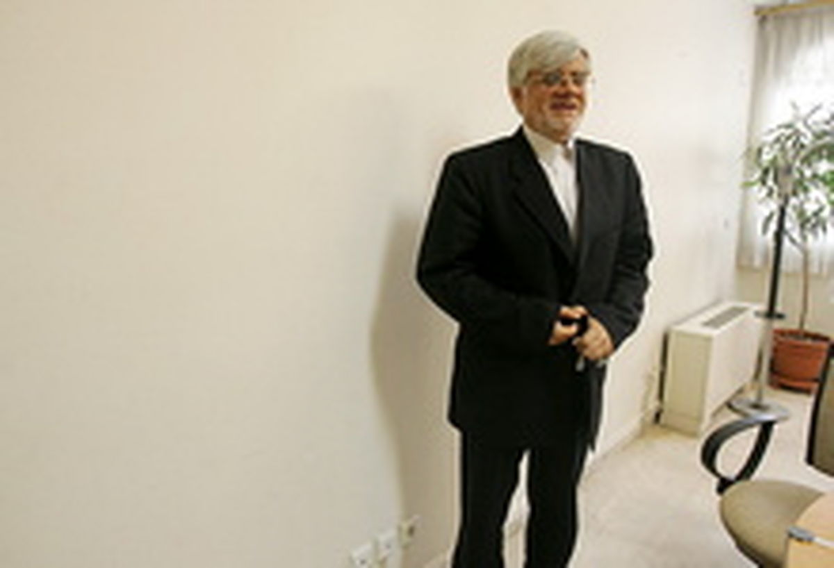 احتمال کناره‌گیری عارف از کاندیداتوری