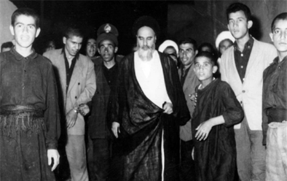 چرا امام پس از پیروزی انقلاب در قم اسکان یافت؟