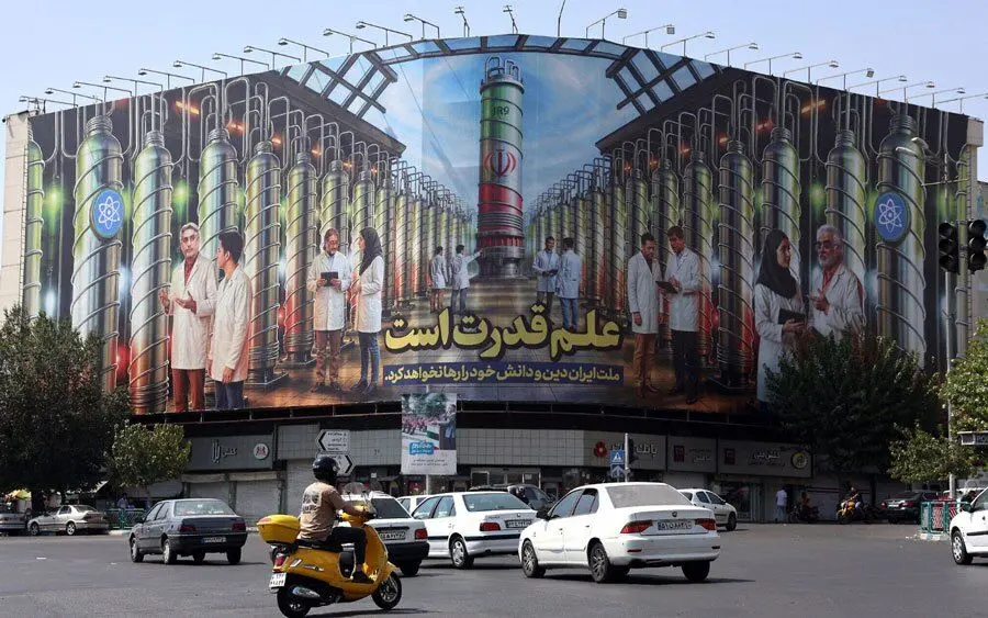 میدان انقلاب تهران