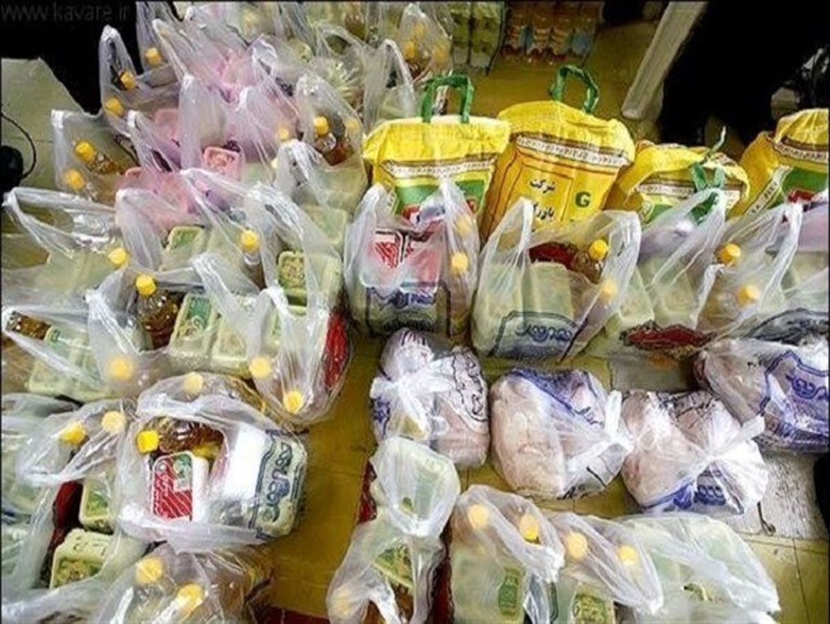 توزیع اقلام خوراکی بین خانوارهای نیازمند در شیراز