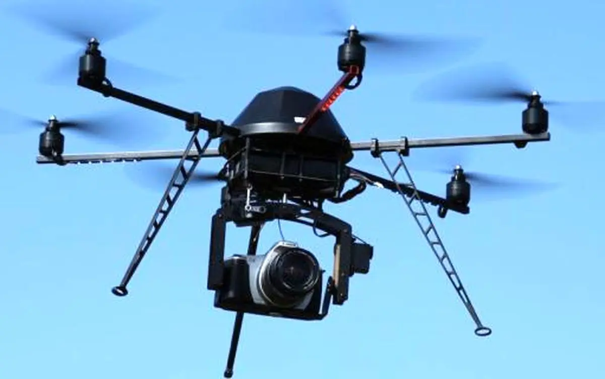 ورود یک پهپاد کوچک(پرنده هدايت گريز) به محوطه کاخ سفید/ كدام كشور اين پهپاد را به سراغ دختران اوباما فرستاده؟+ عكس