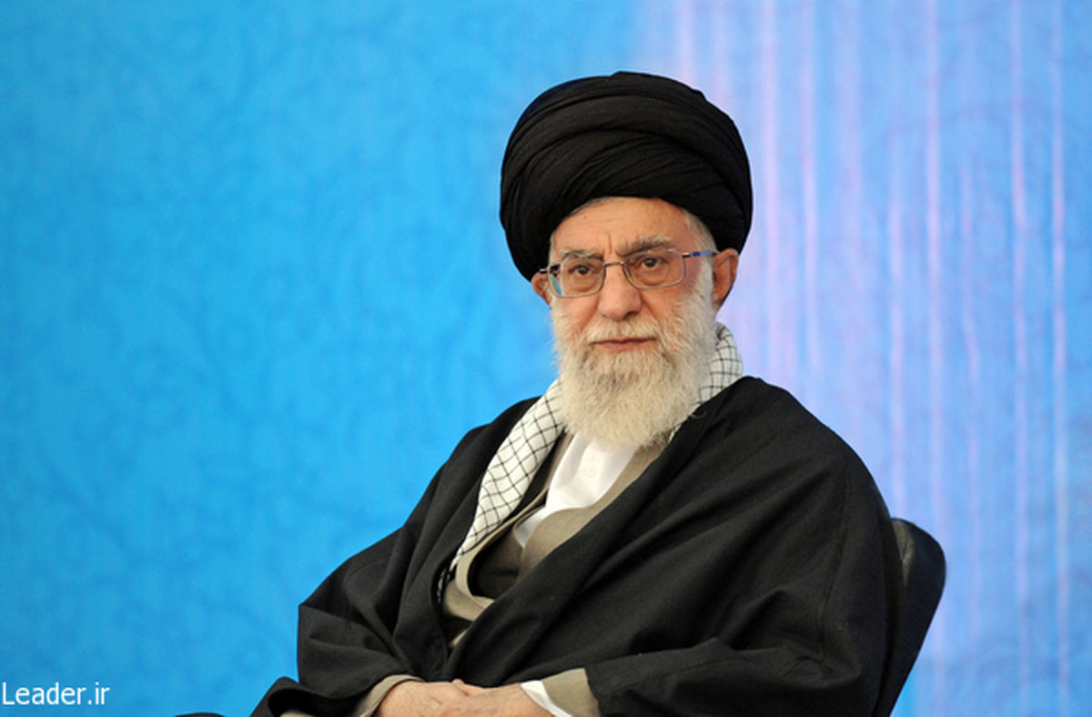 امام خامنه‌ای:ایستادن بانوی ورزشکار بر سکوی قهرمانی با حجاب  اسلامی از قهرمانی بالاتر است