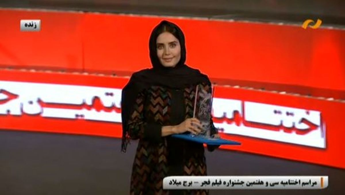 تصاویر الناز شاکردوست در آغوش مادر شهیدی که او را «دخترم» خطاب کرد