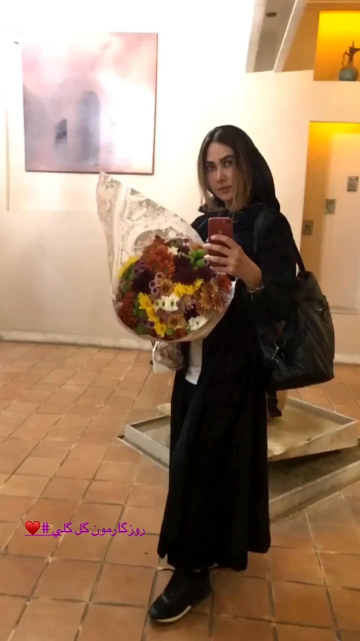 دسته گل زیبا و خاص آنا نعمتی + عکس