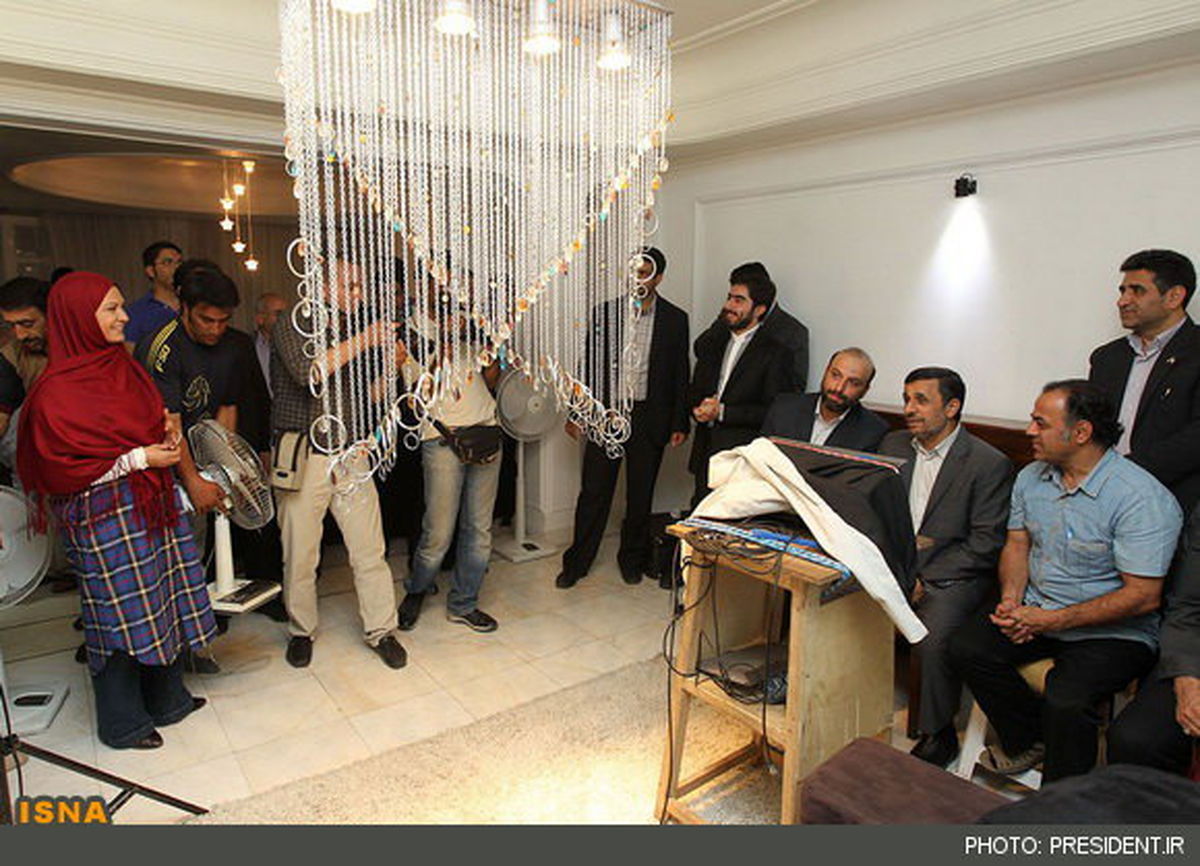 حضور سرزده احمدی‌نژاد در محل تهیه سریال «مادرانه»
