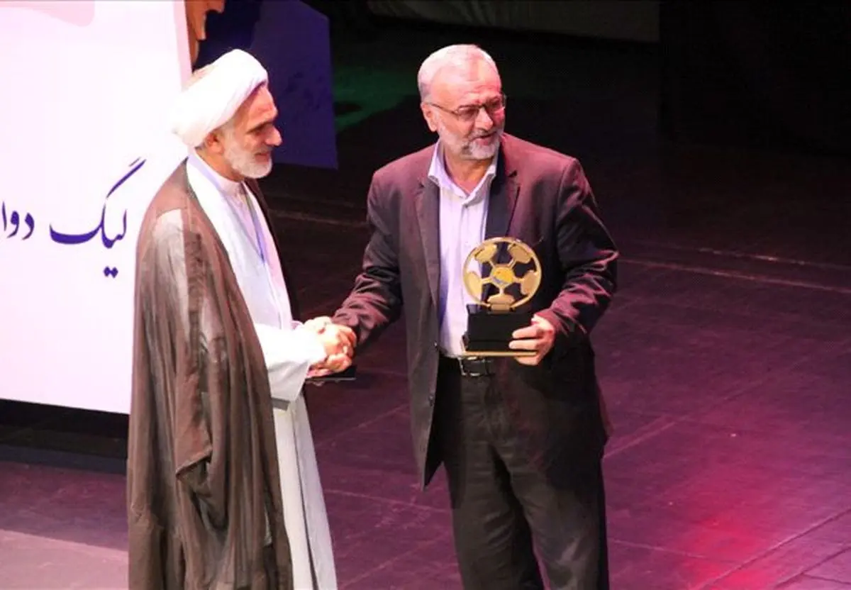 رفتار علیپور به گفتارش نمی خورد!