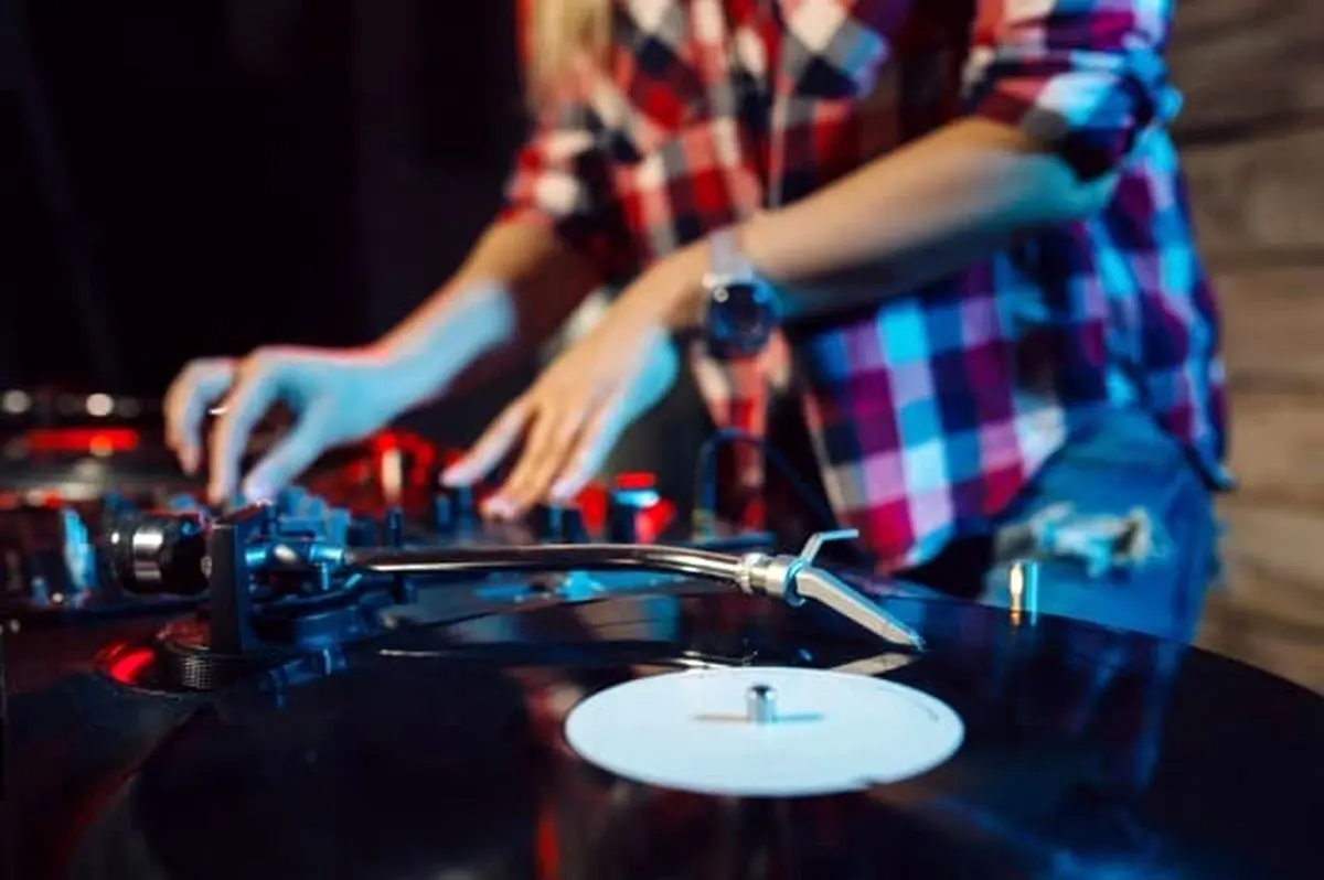 مراسم عروس برون در یک روستا باعث از بین رفتن مرغ و خروس ها شد!