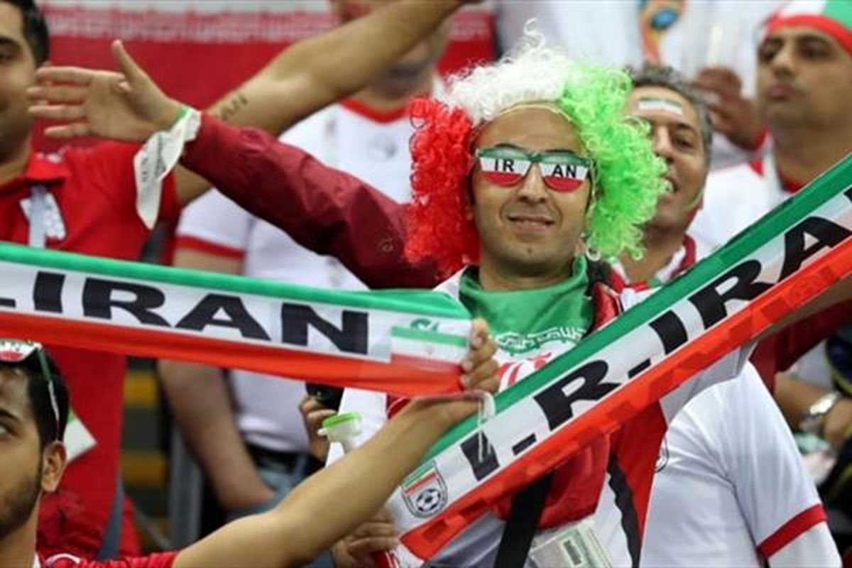 کری خوانی جالب هواداران ایران و ویتنام در بیرون از استادیوم+عکس