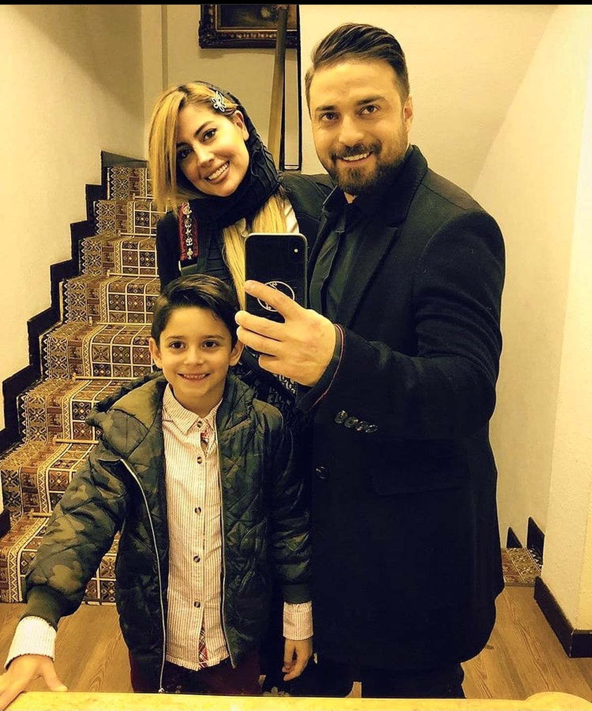 بابک جهانبخش در کنار خانواده + عکس