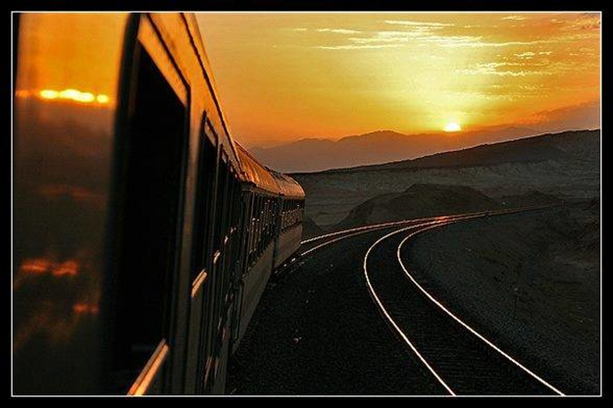 پنجره نیمه باز