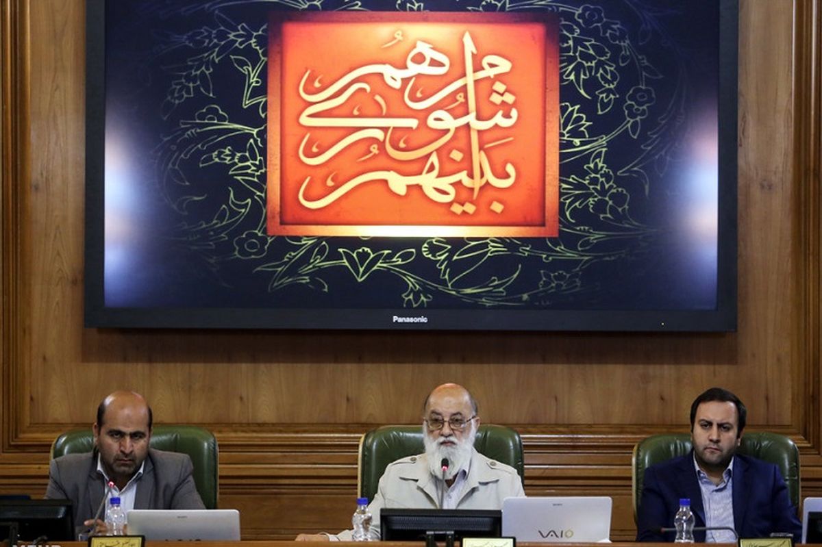 سازنده تونل توحید: کشف دریاچه در تونل توحید بحث ژورنالیستی است/تشریح طرح «کاهش »آلودگی هوا در جلسه شورا 