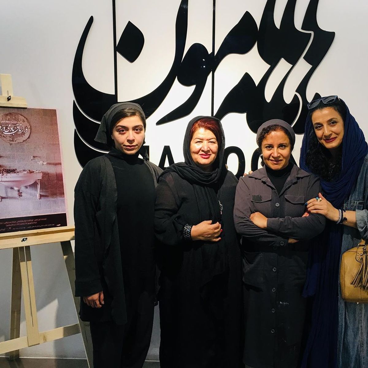 مادر ریگی در اتاقی که باد می وزد!