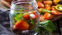 ترشی پیاز و گوجه فرنگی خانگی با روشی ساده و فوری