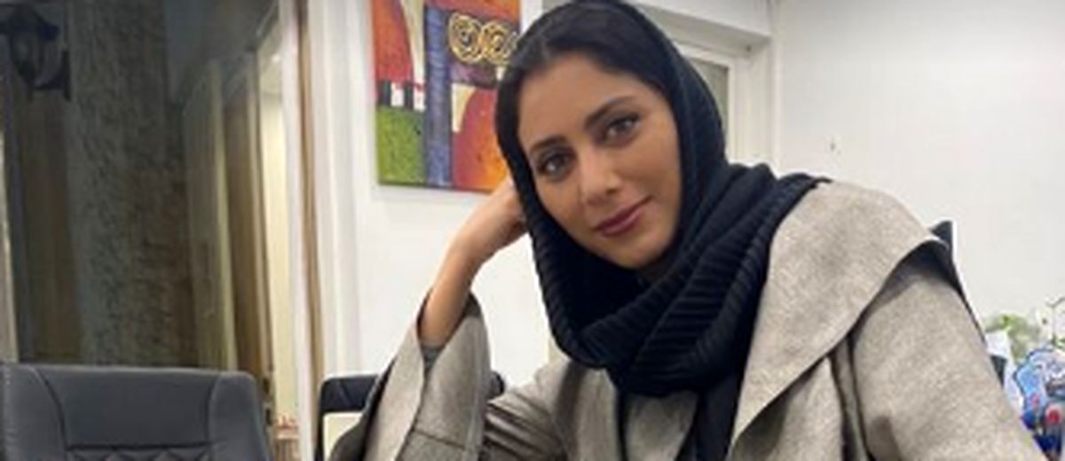 مونا فرجاد در کنار سگ و گربه اش بویکا و آقا شطرنج + عکس