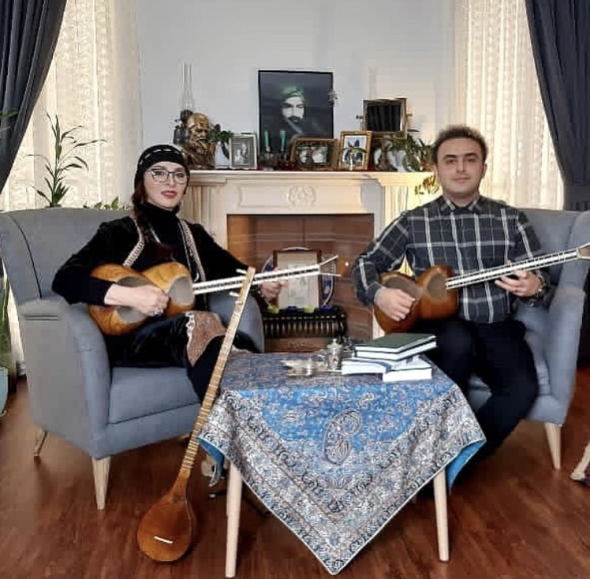 استاد موسیقی افسانه بایگان در خانه اش + عکس