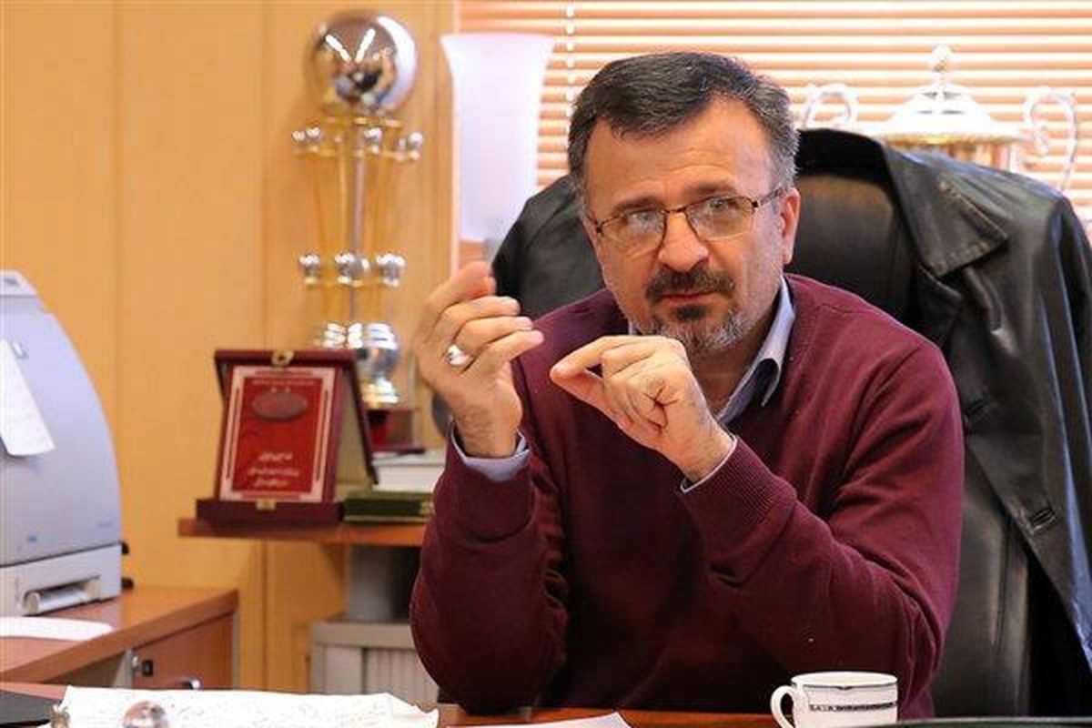 داورزنی: چرا بانوان ایرانی اجازه حضور در استادیوم‌های ورزشی را ندارند؟