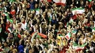 حضور زنان در کنار مردان در ورزشگاه ایراد دارد یا دیدن بازیکانان مرد با لباس ورزشی؟