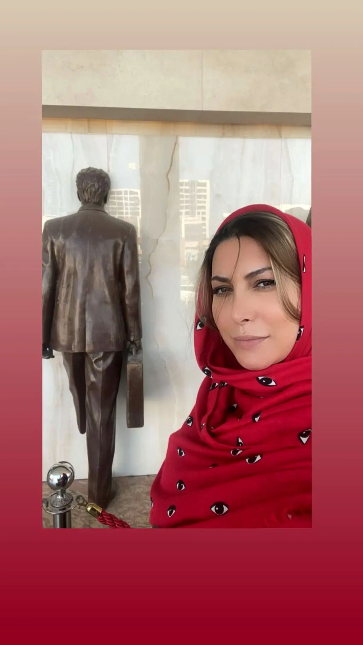 عکس رو به دیواری فریبا نادری 