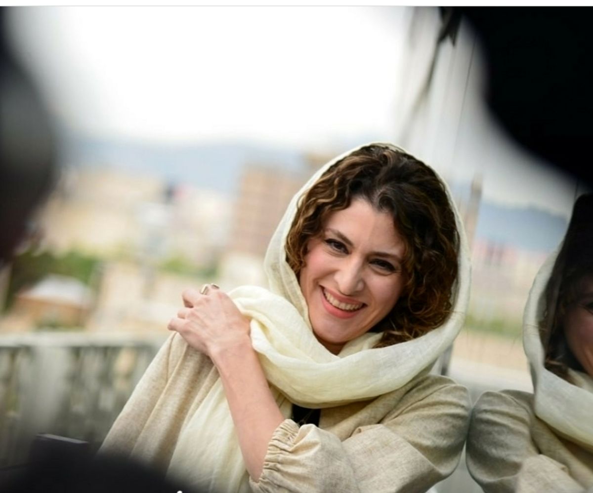 خانم بازیگر خندان + عکس