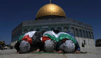 تصویری جالب از نمازگزاران مسلمان در بیت المقدس