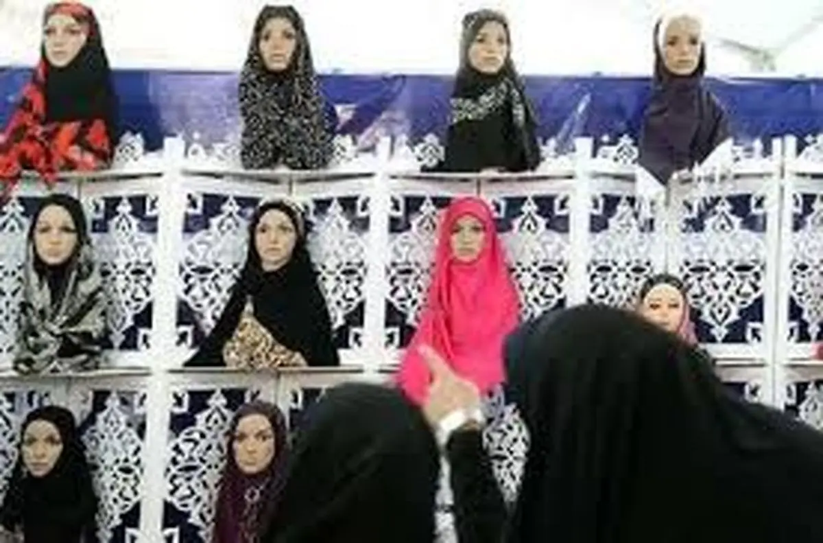 همه محصولات رنگارنگ حجاب در یک نمایشگاه