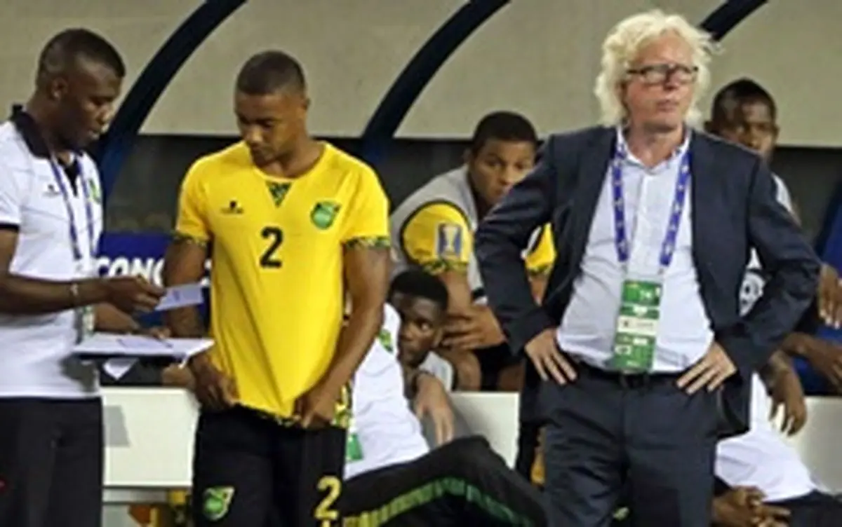 شفر به این دلیل مهاجم خارجی می‌خواهد