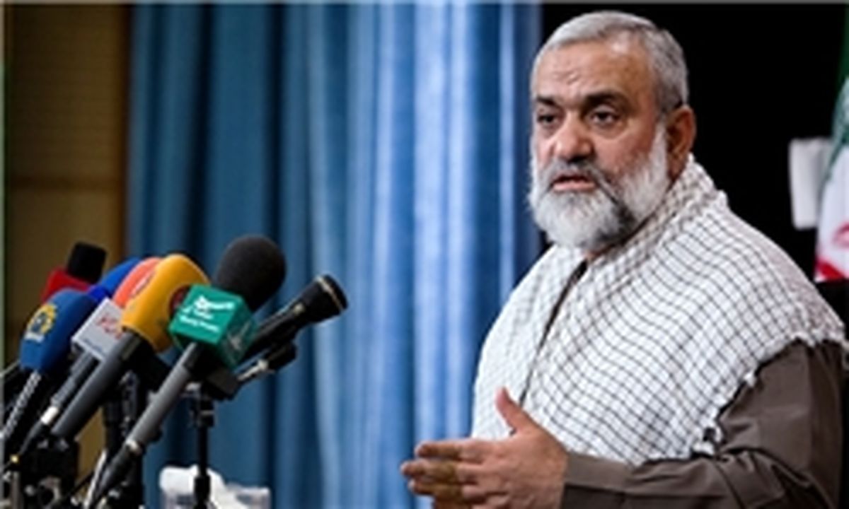 تعیین خطوط قرمز و حساسیت نسبت به دشمن از شاخصه‌های انقلابی‌گری است