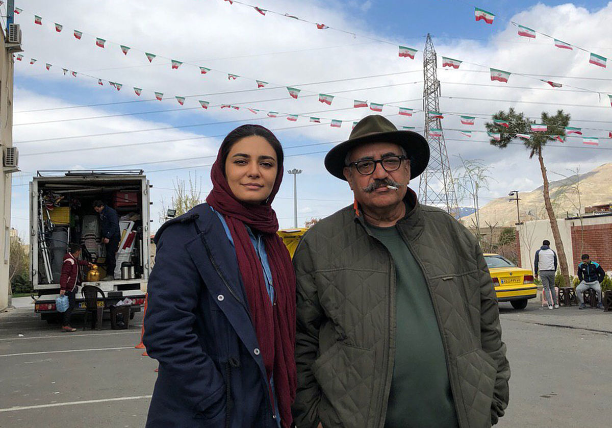  آقای کارگردان در پشت صحنه برنامه با بازیگران