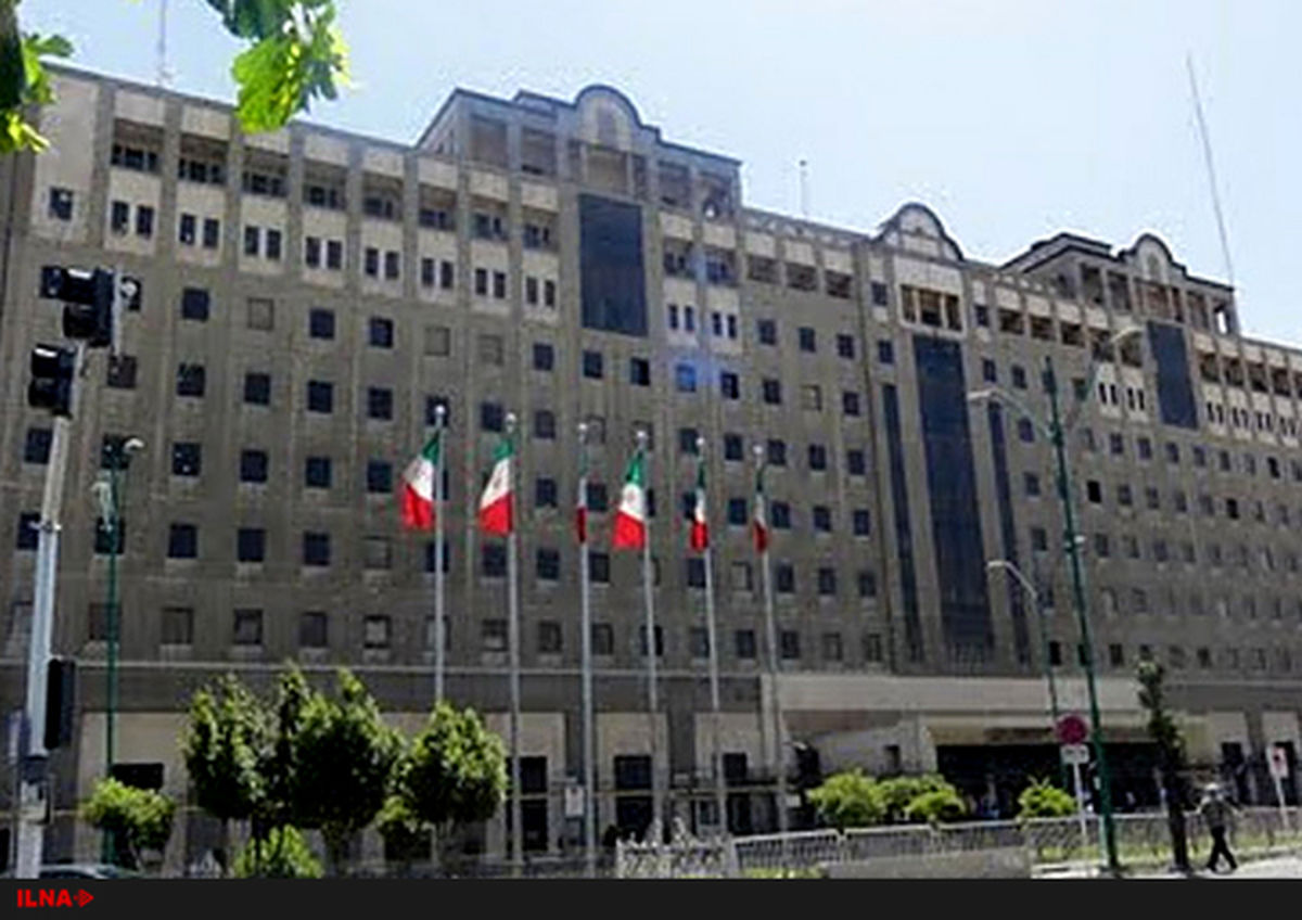 تجمع اعتراض آمیز جمعی از بازنشستگان فولاد مقابل مجلس