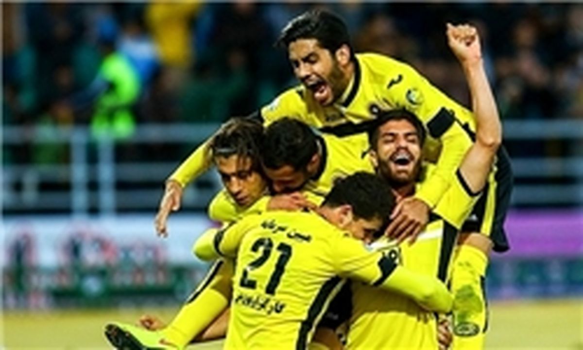 پیروزی سپاهان مقابل پرسپولیس در نیمه نخست