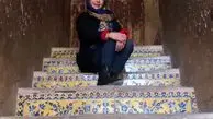 شبنم‌ قلی خانی روی پله هایی رنگی + عکس