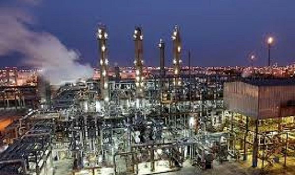 رئیس جمهور: صادر کننده بنزین و گازوئیل هستیم/ تولید روزانه ۱۱۰ میلیون لیتر بنزین در کشور
