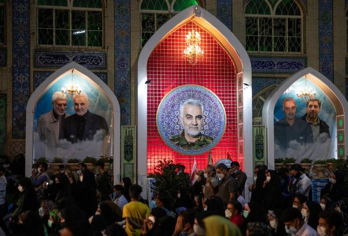 حضور خادمان حرم رضوی در جوار مزار حاج قاسم+ عکس