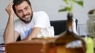 علی ضیا در دفتر کارش + عکس