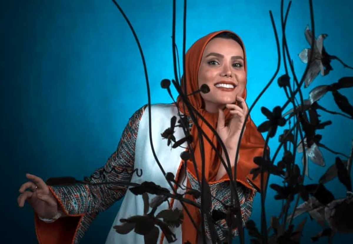 عکس شاد پاییزی خانم مجری طنز