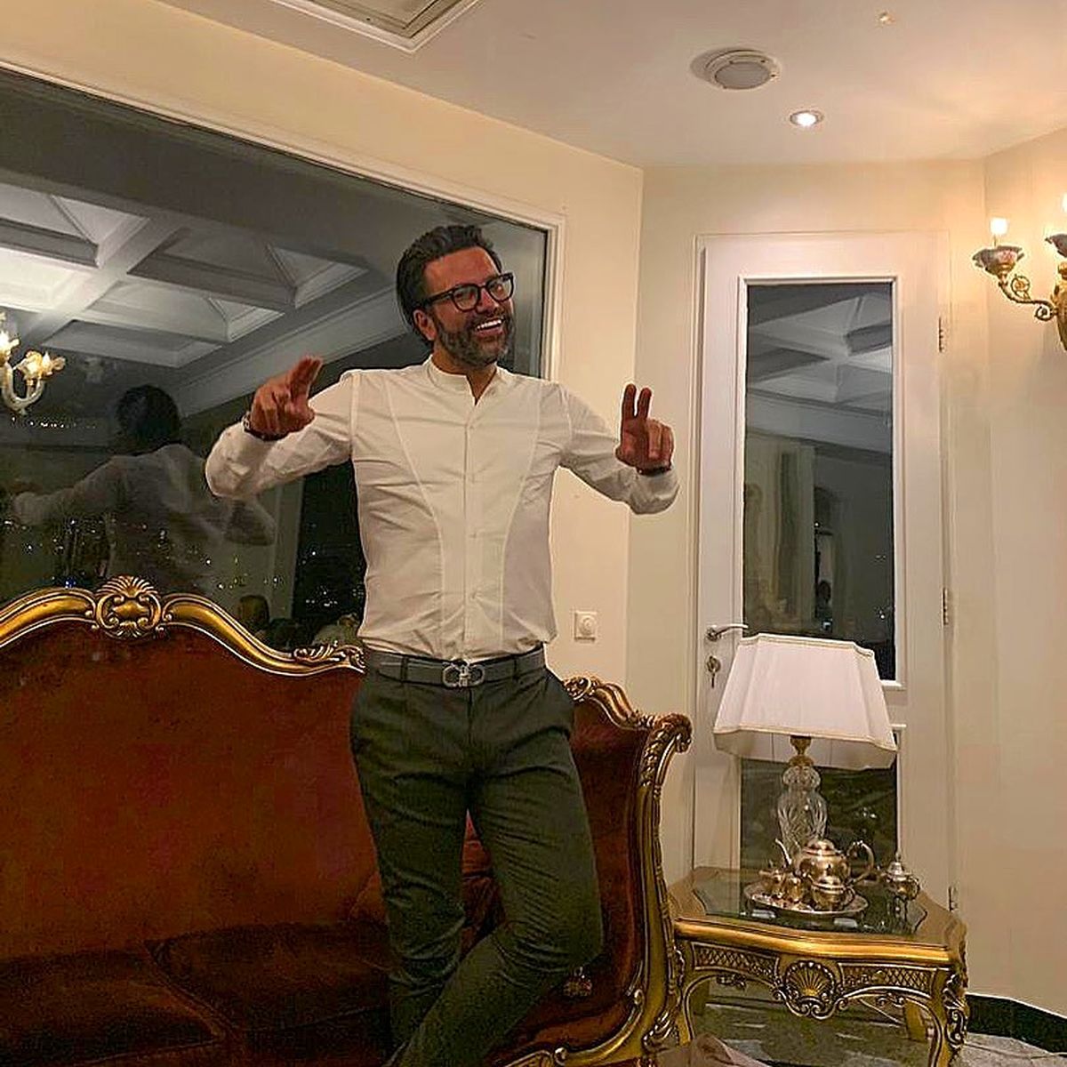 عکس خوشتیپ علیرضا نیکبخت در خانه اش