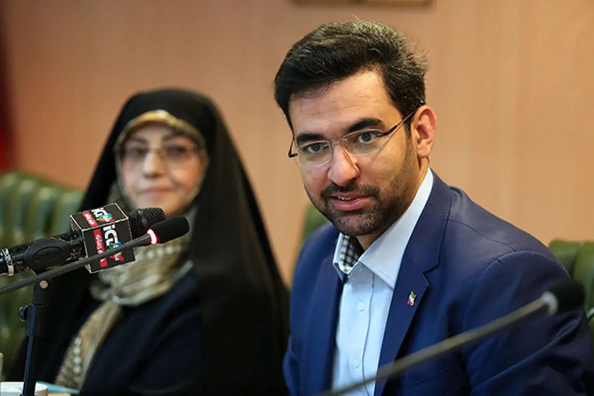 وزیر ارتباطات: لزومی ندارد بعد از ۵۰ سال نسخه دیجیتال کتاب منتشر شود