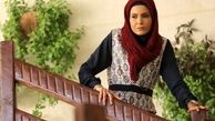 سلفی خانم بازیگر با یک تمساح/ عکس