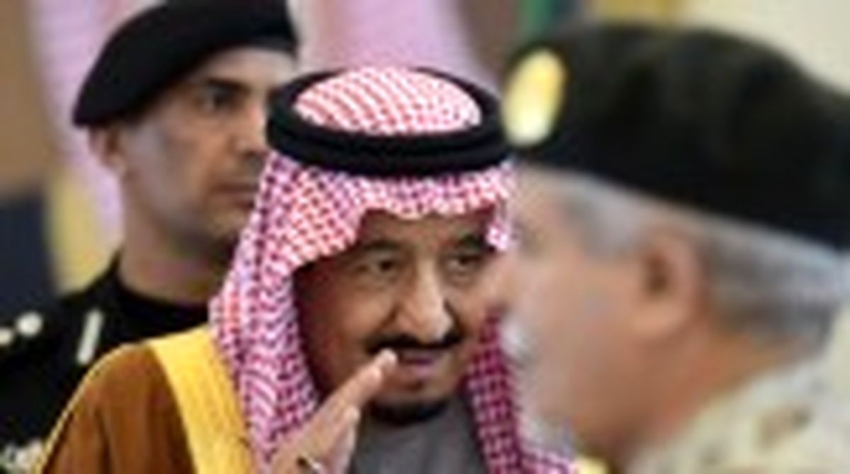 بریز و بپاش پیرمرد سعودی "پای اهرام ثلاثه"