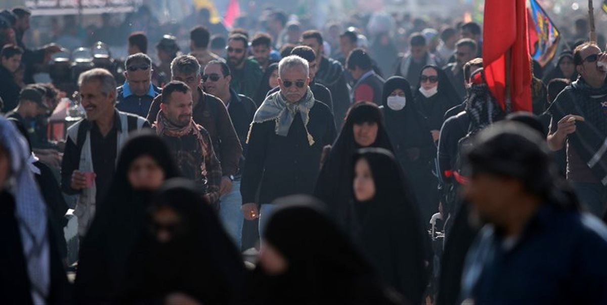 سپید پوشانی که در جاده اربعین مشق عشق می‌کنند