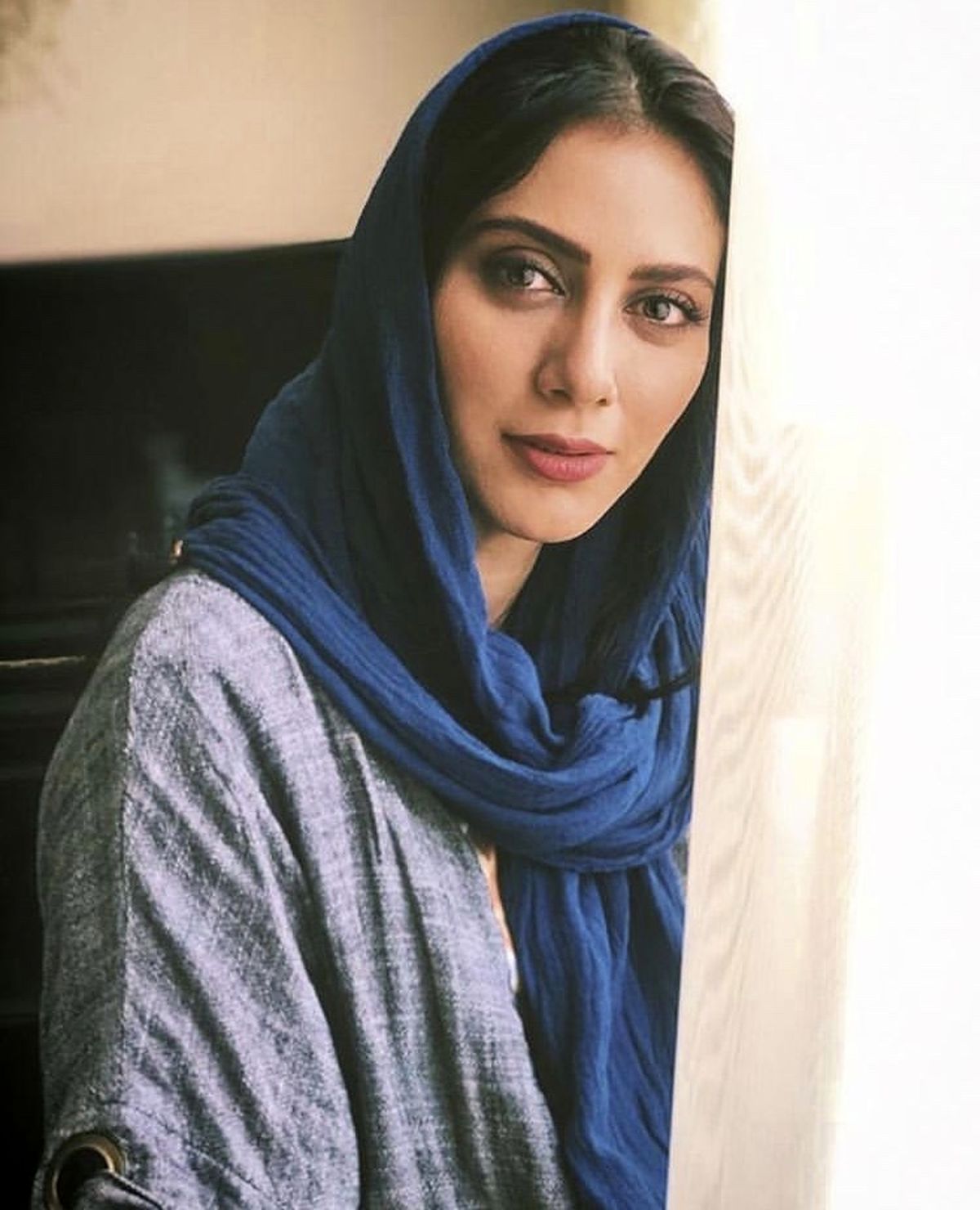 خانه ساده مونا فرجاد + عکس