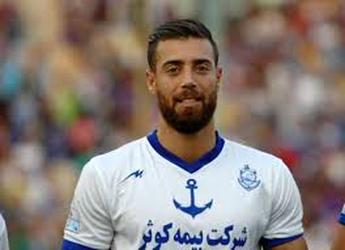 علی کریمی مهاجم استقلالی را دیپورت کرد