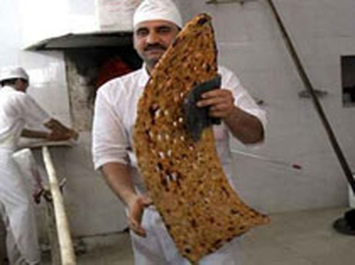 نان در تنور داغ آزادپزها/ حذف تدریجی و بی‌سر و صدای نان دولتی