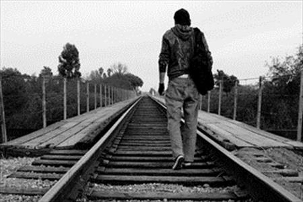 تنهایی؛ عاقبت ترجیح دادن حرف مردم