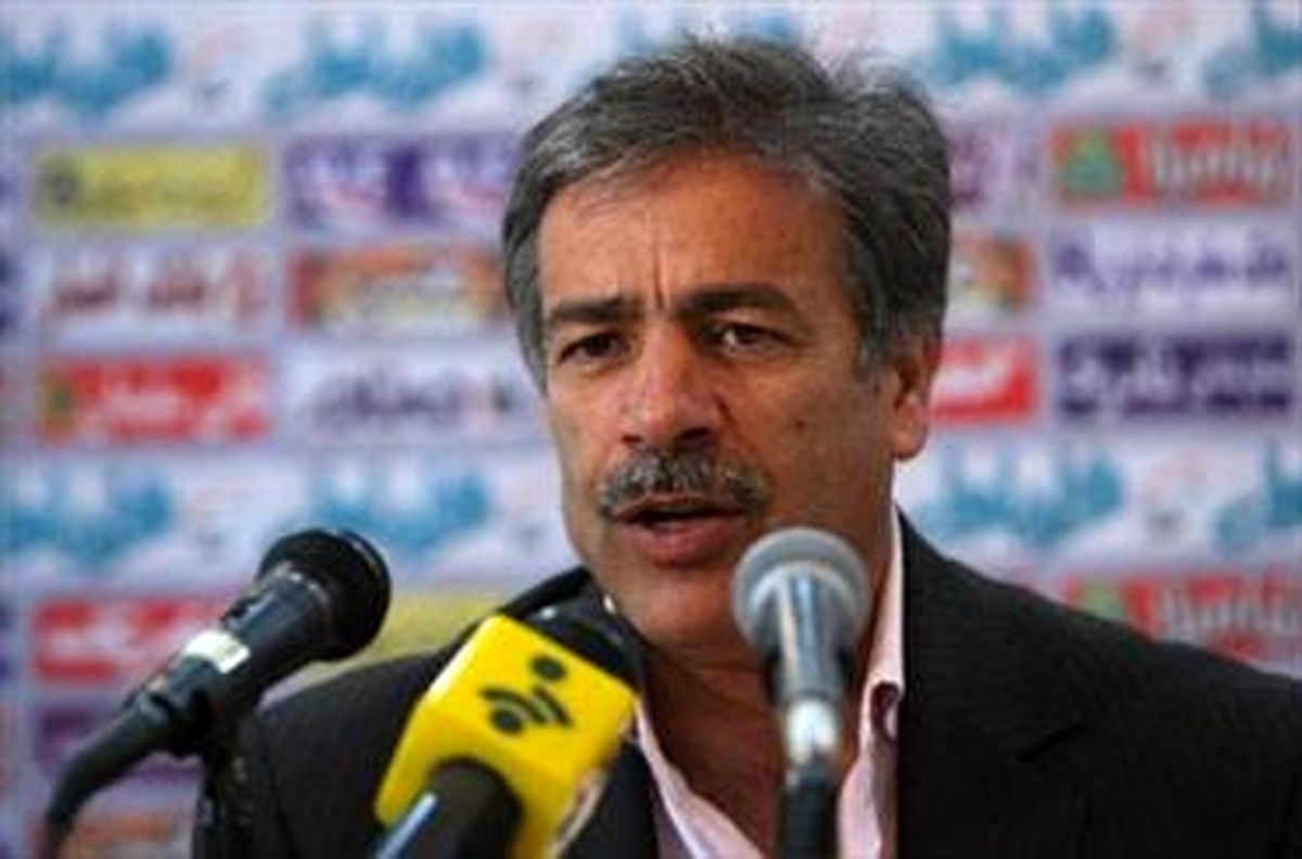 حرص و جوش منصور ابراهیم‌زاده کنار زمین/ بازیکن نفت هم اخراج شد